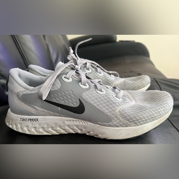 Nike: Gray Women’s Athletic Shoes: Size 11 - Picture 4 of 9